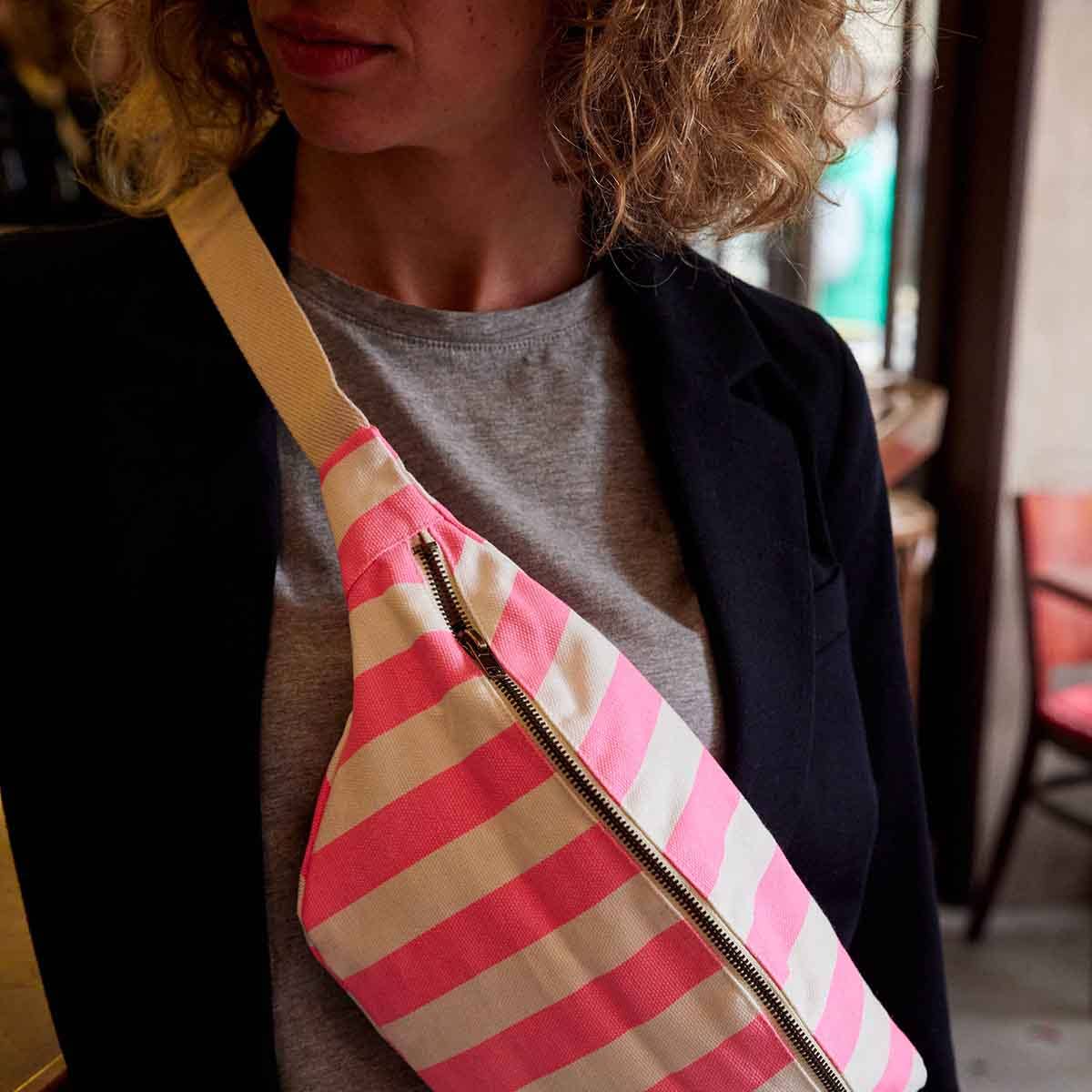Rose in April - Damen Gürteltasche mit Streifen in Ecru und Neonpink