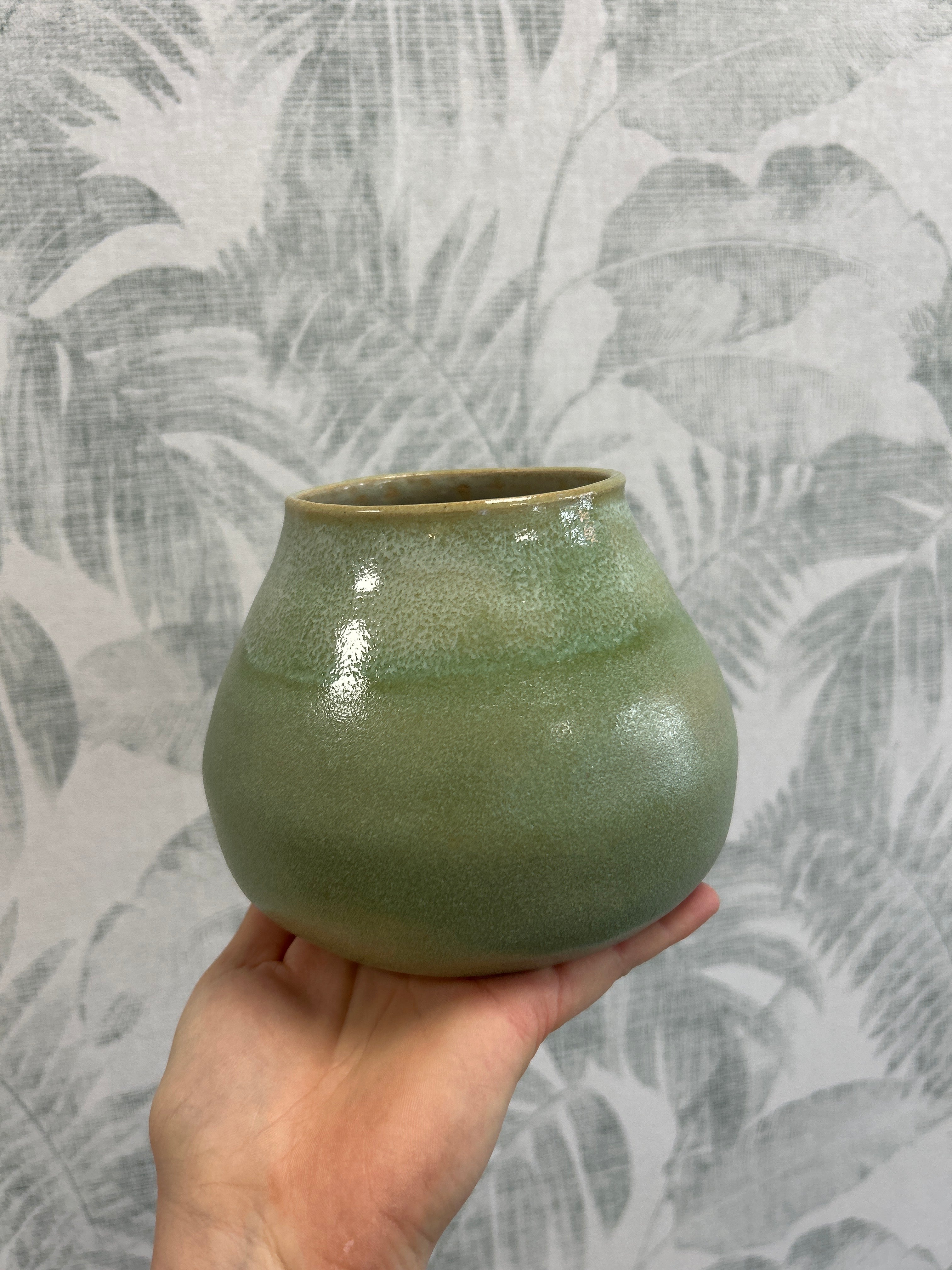 Gianna Ceramics handgemachte Vase bauchig grün