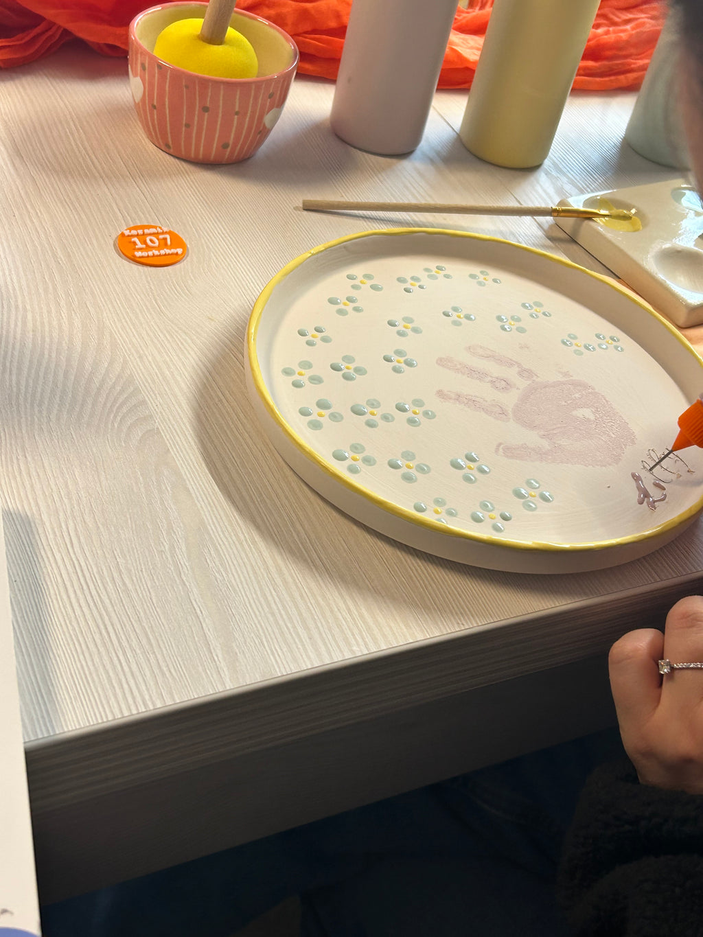 Baby Abdrücke auf Keramik