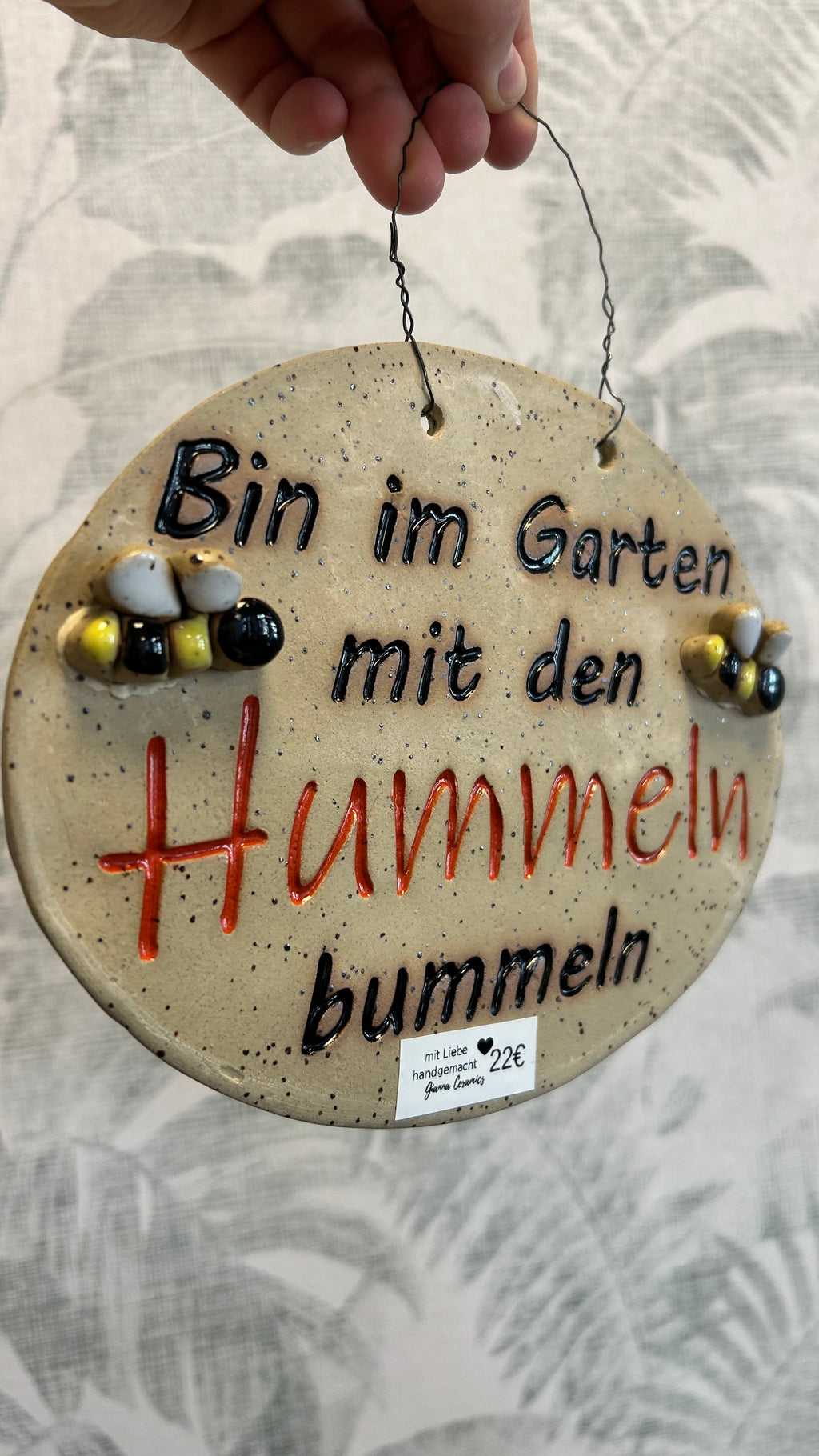 Gianna Ceramics handgemachtes Gartenschild Hummeln bummeln rot