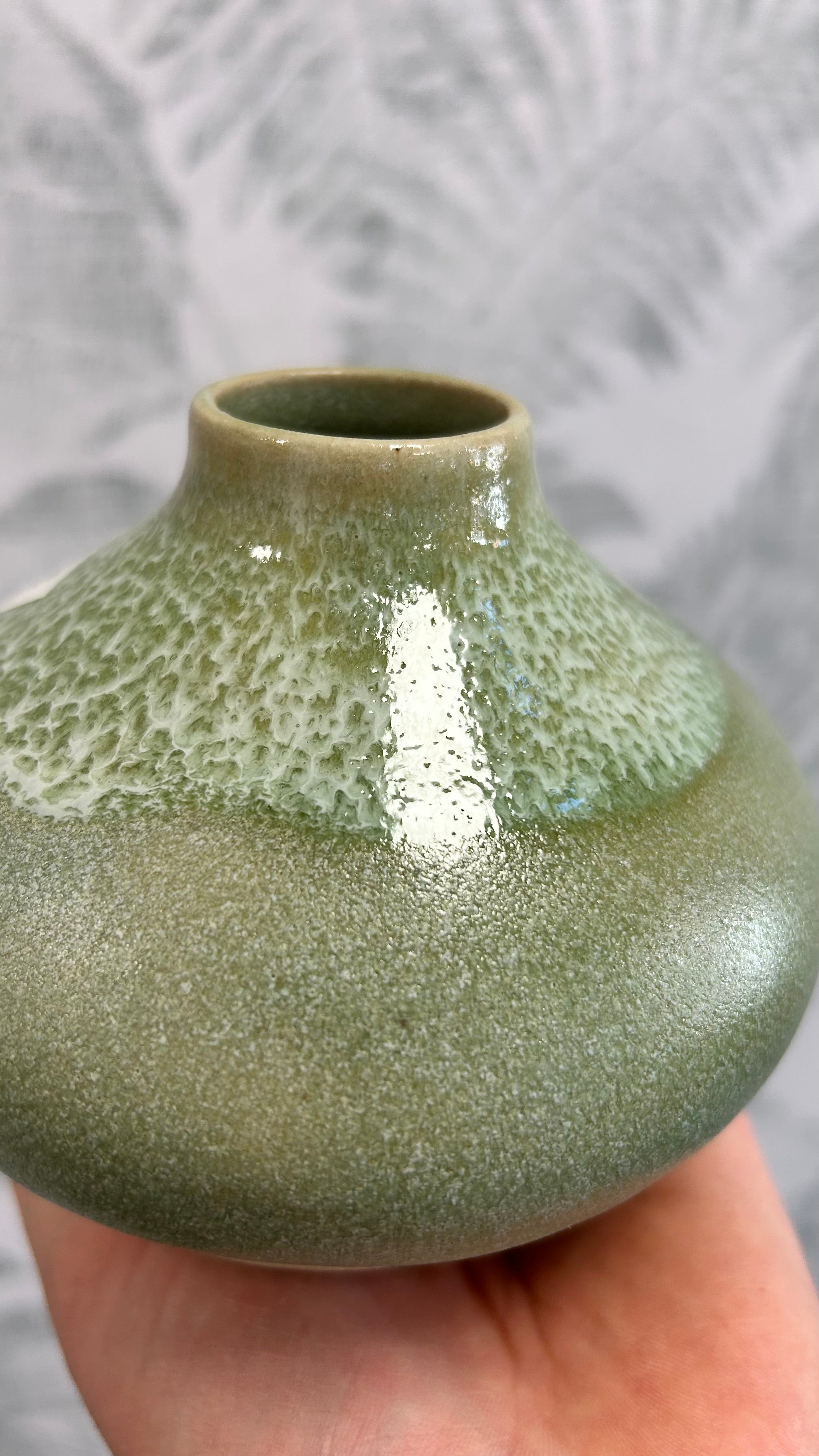 Gianna Ceramics handgemachte Vase bauchig klein grün