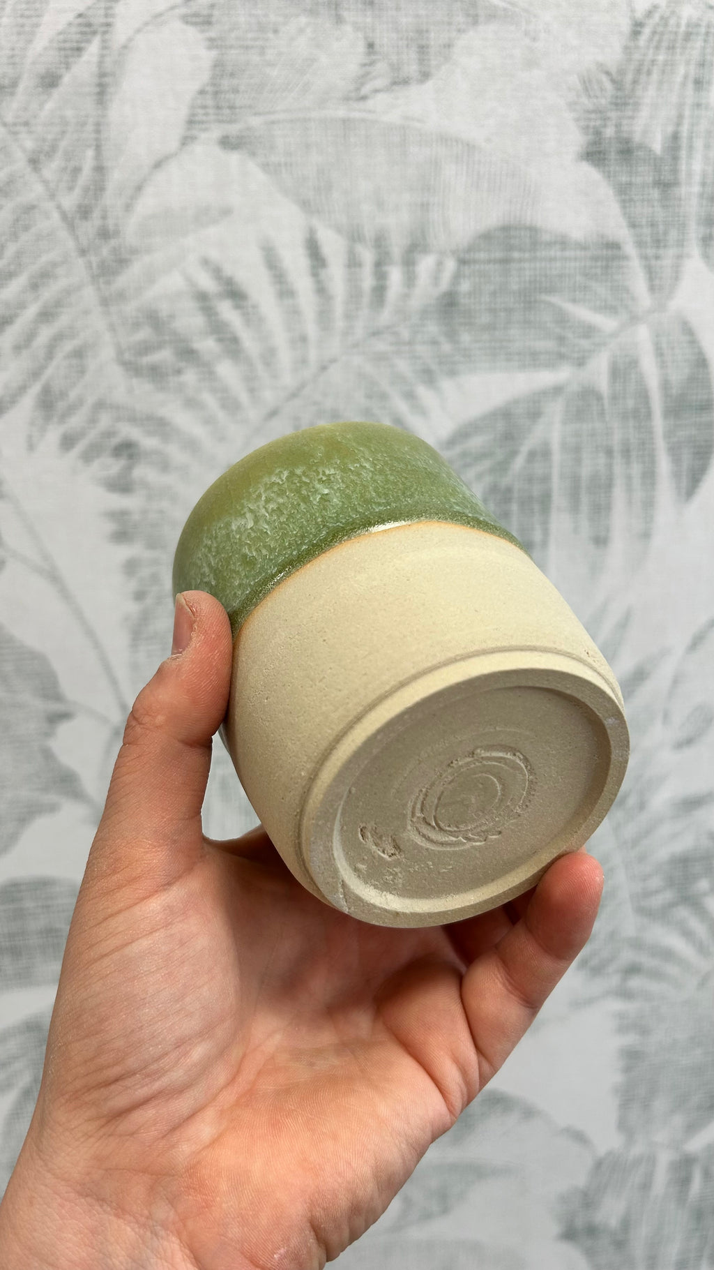 Gianna Ceramics handgemachter Kaffeebecher grün