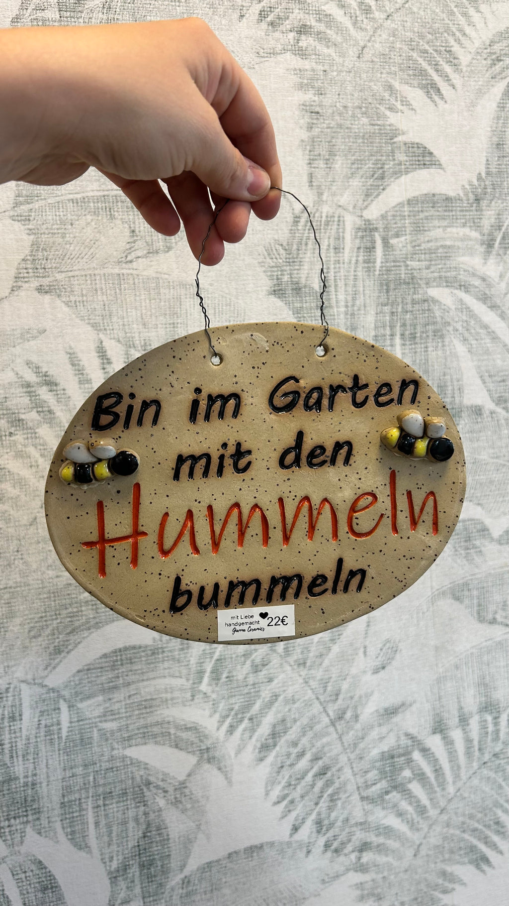 Gianna Ceramics handgemachtes Gartenschild Hummeln bummeln rot